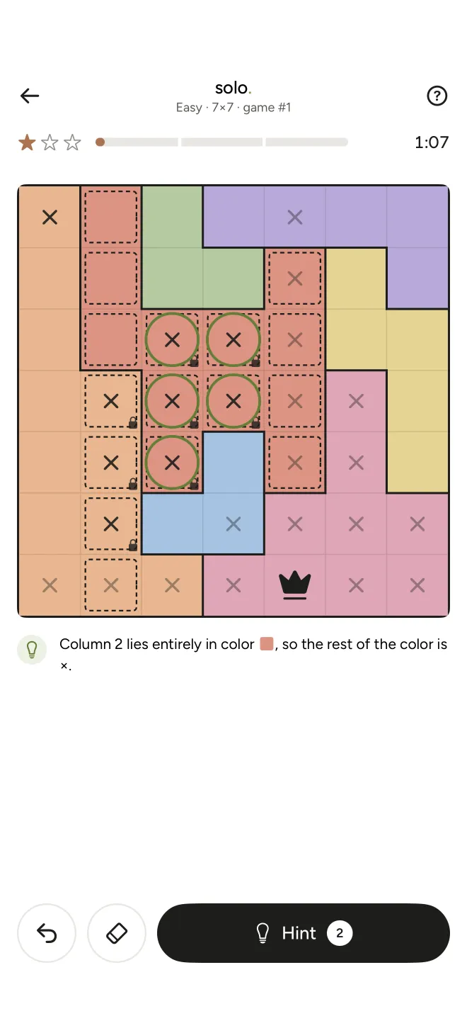 solo.: colored regions, a queen and a hint explaining the next step